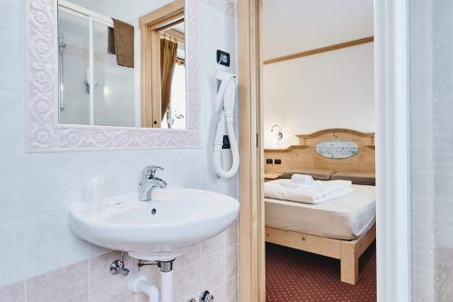 Ett badrum på Hotel 2000
