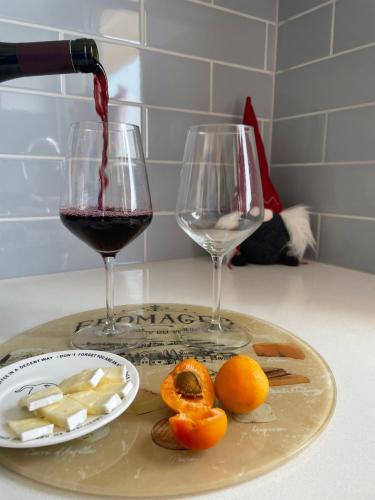 two glasses of red wine and a plate of food at SEA & FUN in H̱adera