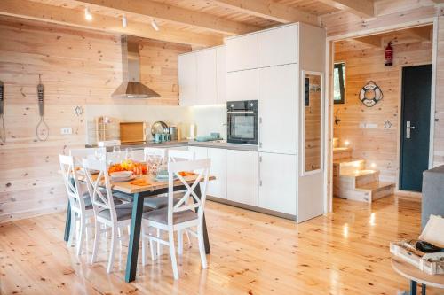a kitchen and dining room with a table and chairs at Congo Bungalow in Ulcinj