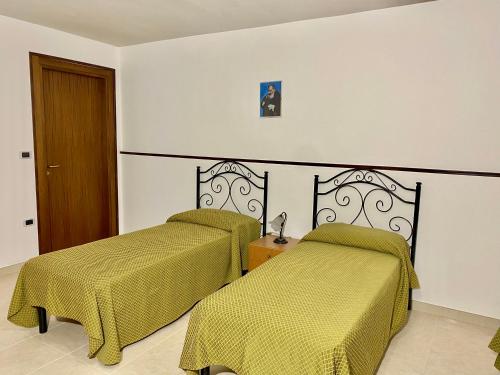 A bed or beds in a room at Garden Salentorelax