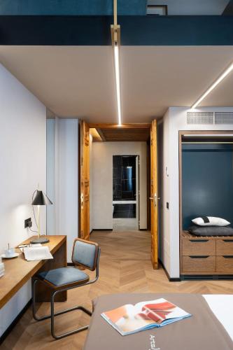 Arts & Crafts Apartments