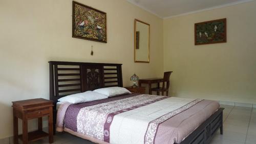 Tempat tidur dalam kamar di Nyuh Gading Accommodation Ubud
