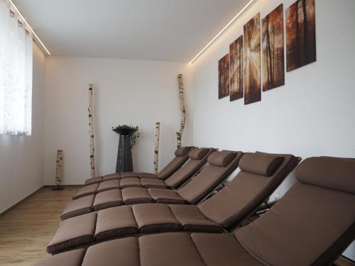 Un lugar para sentarse en Bergzeit Appartements