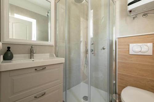 a bathroom with a shower and a sink at Apartman Ana Borić in Podgora