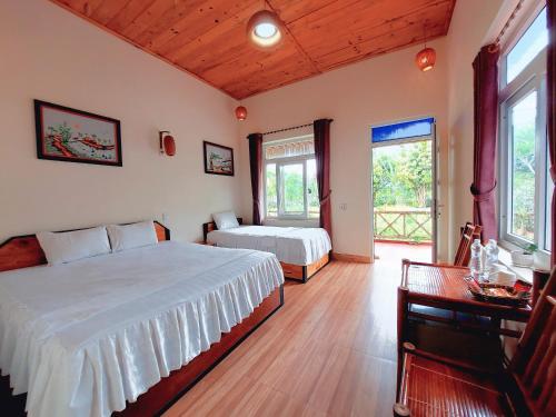 Giường trong phòng chung tại Ninh Binh Mountain Side Homestay & Cafe