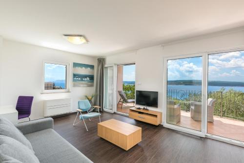 Panoramic Sea View Hideaway Penthouse