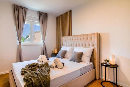 Villa Olea-with pool, sea view, near Split airport