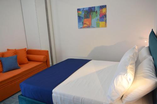 a bedroom with a bed and a couch at Andrea Room&Breakfast in Capaccio-Paestum