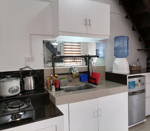 O bucătărie sau chicinetă la Eurich Furnished Unit 2