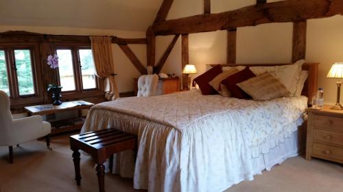 מיטה או מיטות בחדר ב-Ty Derw Country House B&B
