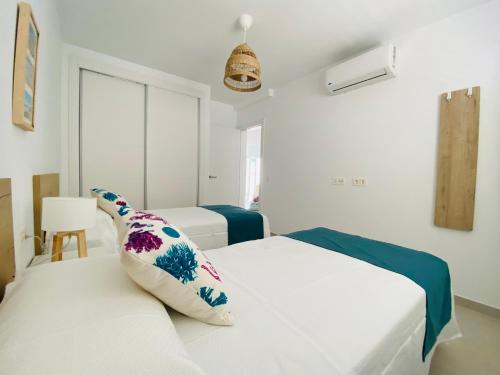 Posteľ alebo postele v izbe v ubytovaní Puerto del Carmen, CASA MAMÁ