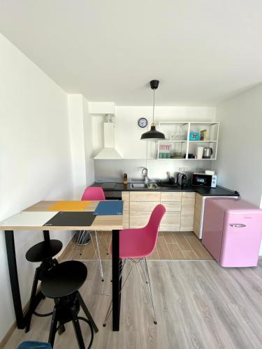 Η κουζίνα ή μικρή κουζίνα στο Apartman 001