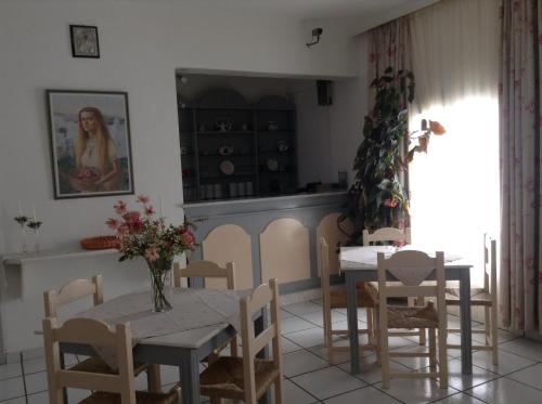a kitchen and dining room with a table and chairs at King Thiras Hotel in Fira