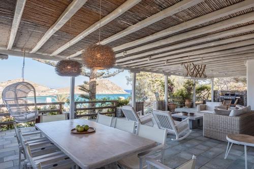 Zdjęcie z galerii obiektu Aura Homes, Villa on Sea - Saint Anna Beach w mieście Mykonos