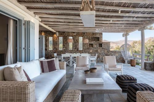 Zdjęcie z galerii obiektu Aura Homes, Villa on Sea - Saint Anna Beach w mieście Mykonos