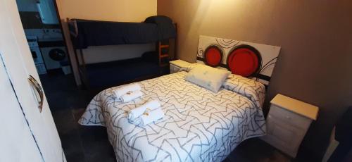 a small bedroom with a bed in a room at Departamento WerMa !!!! in El Calafate