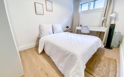 Posteľ alebo postele v izbe v ubytovaní "Le Cocon" Joli duplex à 5mn du Vieux Port