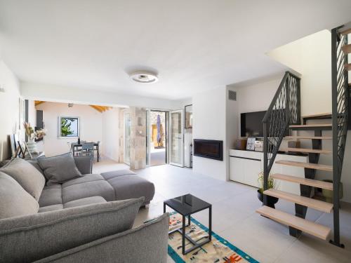 Vila Murva GP - fantastic sea view with hot tub and ebikes