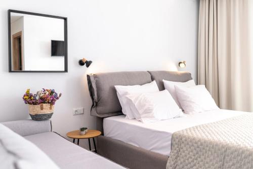 Gallery image of BLUE STONE Luxury Suites in Limenaria
