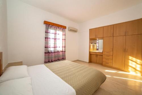 Postel nebo postele na pokoji v ubytování Bay View Apts II