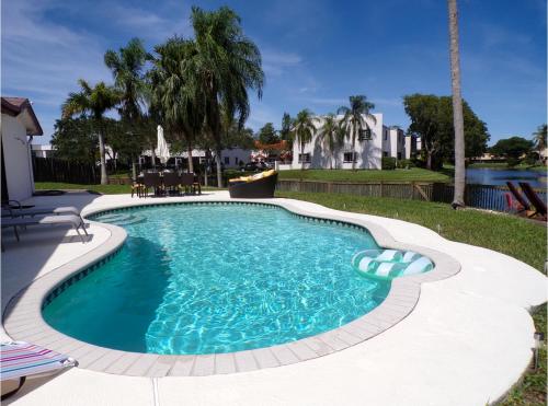 Unique Spacious Quiet Lakefront Villa W Pool – Photos 3