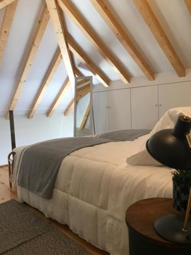 Postel nebo postele na pokoji v ubytování Casa Girasol River View