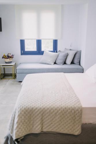 Gallery image of BLUE STONE Luxury Suites in Limenaria