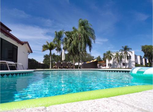 Unique Spacious Quiet Lakefront Villa W Pool – Photos 2