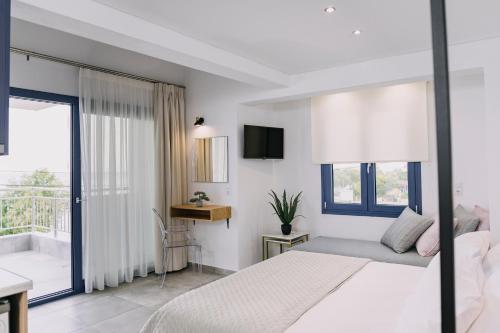Gallery image of BLUE STONE Luxury Suites in Limenaria