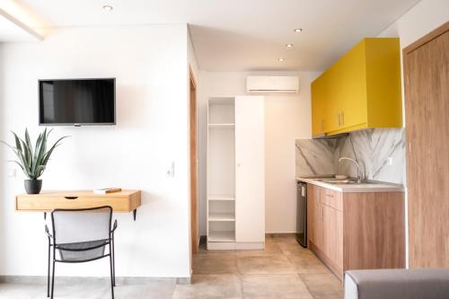 Gallery image of BLUE STONE Luxury Suites in Limenaria