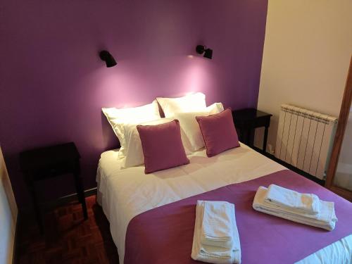 a bedroom with a bed with two towels on it at Quinta de Leandres in Manteigas