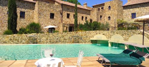 Kolam renang di atau dekat dengan Castel Brunello