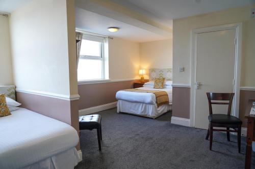 Кровать или кровати в номере The Royal Hotel