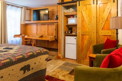 Alpen Way Chalet Mountain Lodgeにあるキッチンまたは簡易キッチン