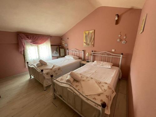Postel nebo postele na pokoji v ubytování DORA'S HOUSE