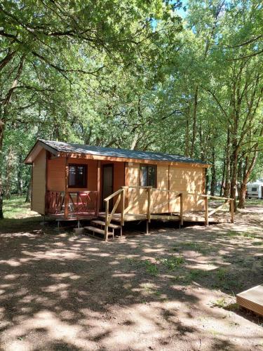 a small cabin in the middle of a forest at Camping Vila de Sarria in Sarria