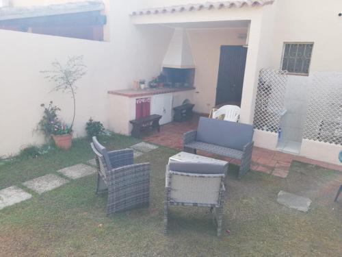 a patio with chairs and a couch and a stove at Nico 12 in Santa Luria