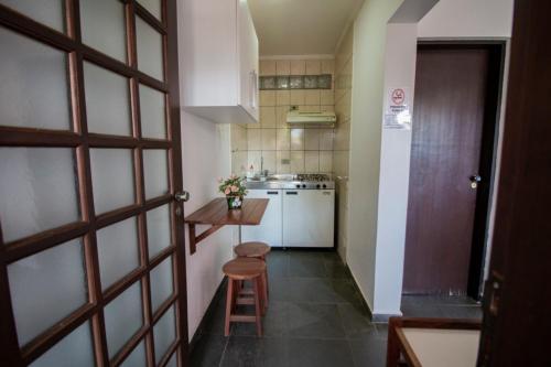 A cozinha ou cozinha compacta de Apart Hotel Porto Kanoas
