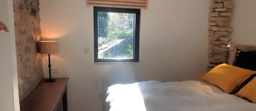 a bedroom with a bed and a window at Logement calme avec vue sur le Luberon in Saignon