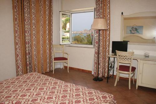 En eller flere senger på et rom på Hotel Santa Lucia Le Sabbie d'Oro