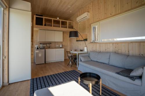 Gallery image of AITVARU TERASOS apartamentai pirmame aukšte su terasa į kanalą in Svenele