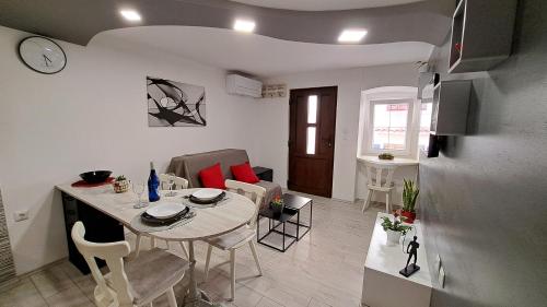 APARTMENT IVA