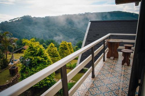 a balcony with a view of the mountains at Pousada das Pedras in Monte Verde
