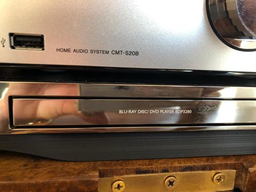 a close up of a toaster oven on a counter at Chalet Bosrand 42 Park Veluwshof 6 p in Hoenderloo