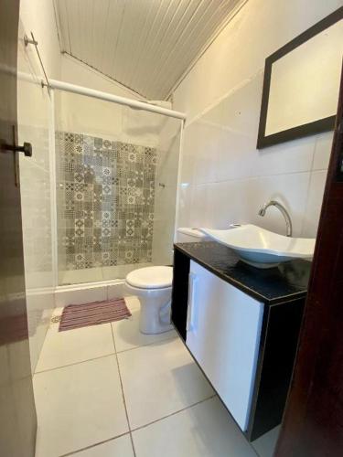 Bilik mandi di Pousada Porto Búzios