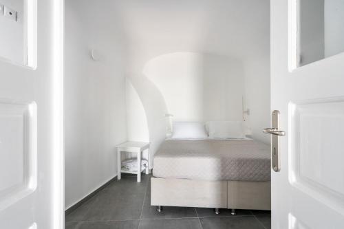 Oia Cave Loft