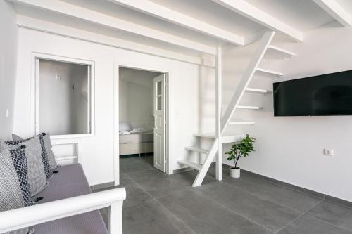 Oia Cave Loft