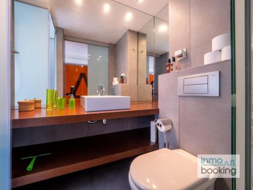 A bathroom at Sun Beach MariPaz, frontal al mar y parking