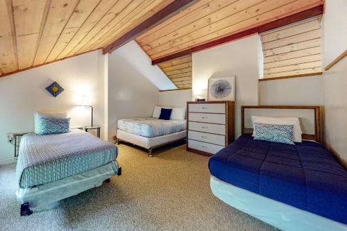 a bedroom with two beds and a dresser at Loon Mountain Getaway in Lincoln