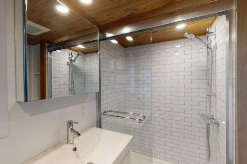Et badeværelse på Mini maison La Charme